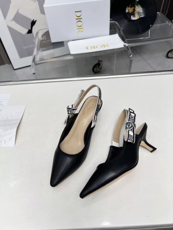 UA D*0r J'AD*0r Slingback Pump