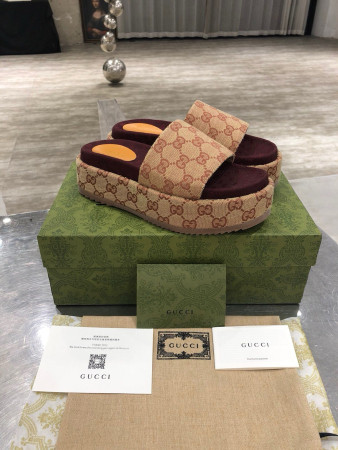 G*u*i WOMEN'S GG PLATFORM SLIDE SANDAL