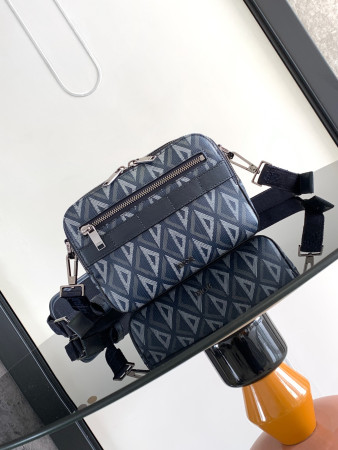 D*0r Safari Bag with Strap Blue white 8.5 x 6 x 2.5 inches