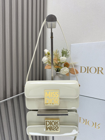 D*0r Miss D*0r flap bag 22 x 11 x 6 cm(Patent Calfskin)