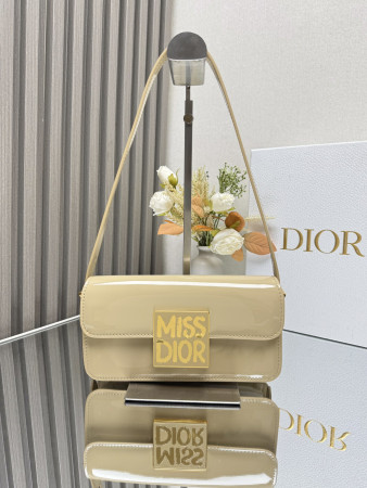 D*0r Miss D*0r flap bag 22 x 11 x 6 cm(Patent Calfskin)