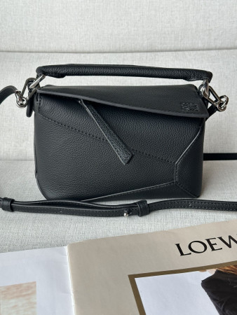 L0ew* Mini Puzzle bag in classic calfskin 18x12.5x8cm