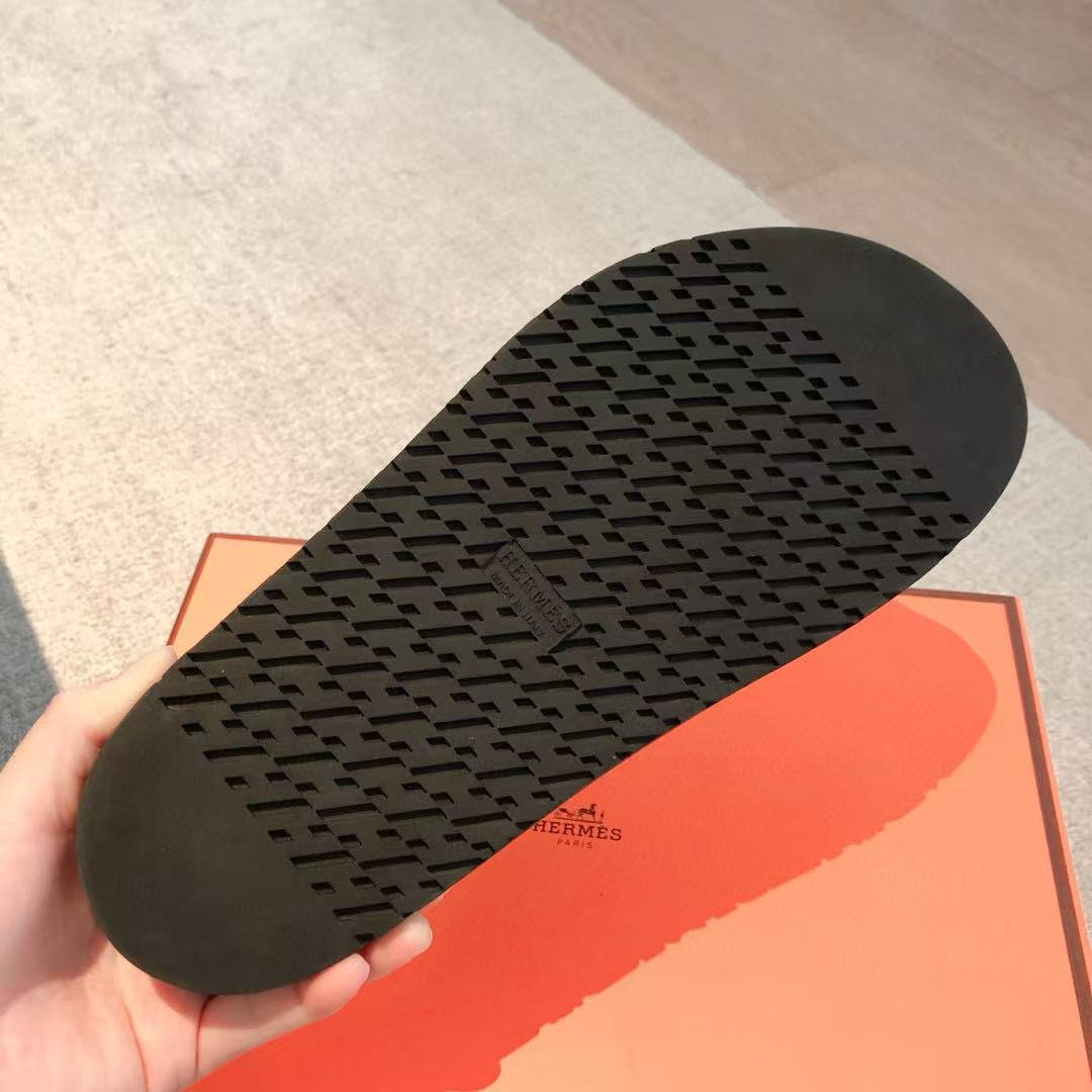 UA Hermès slippers