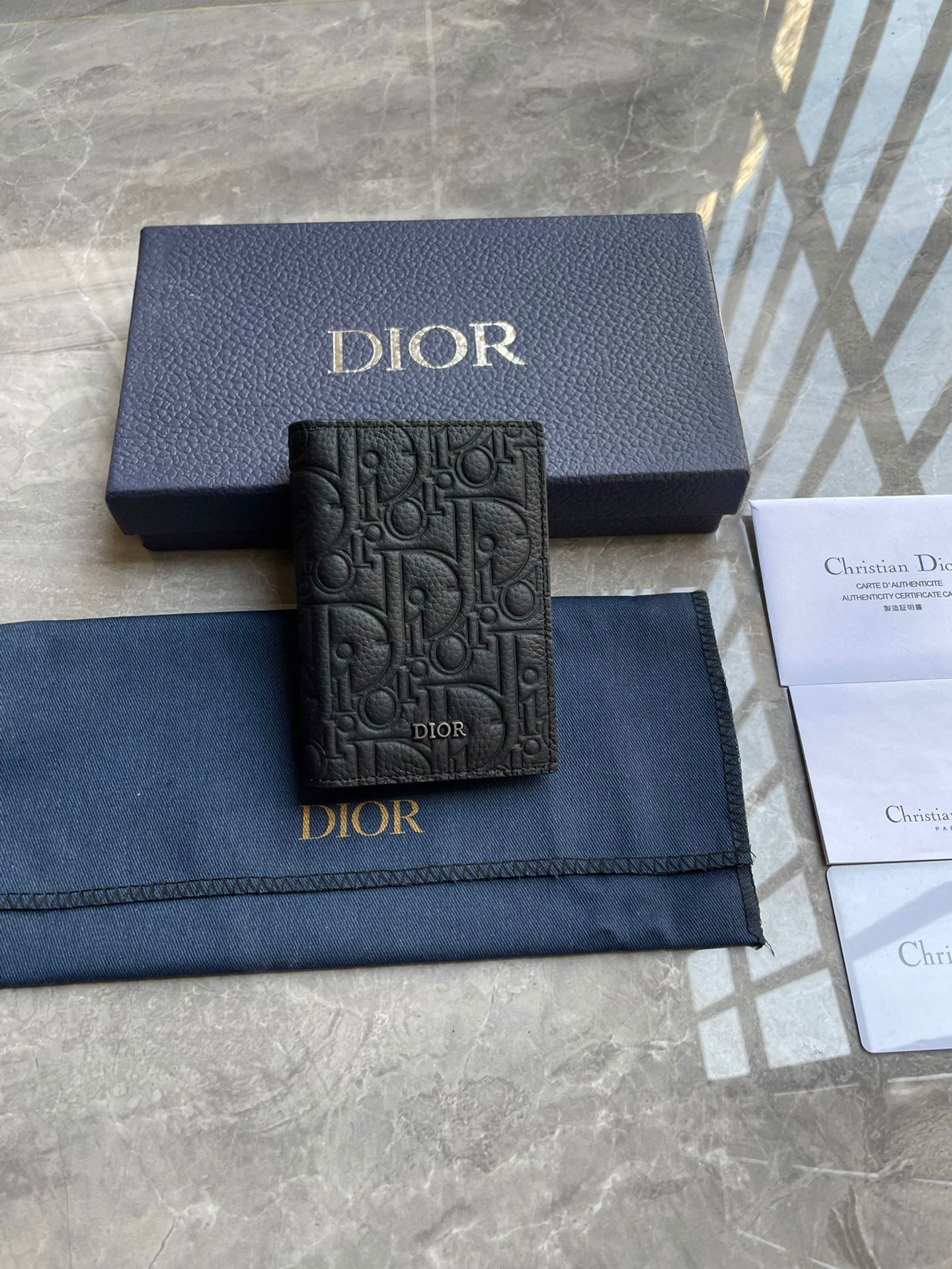 D*0r Card Holder