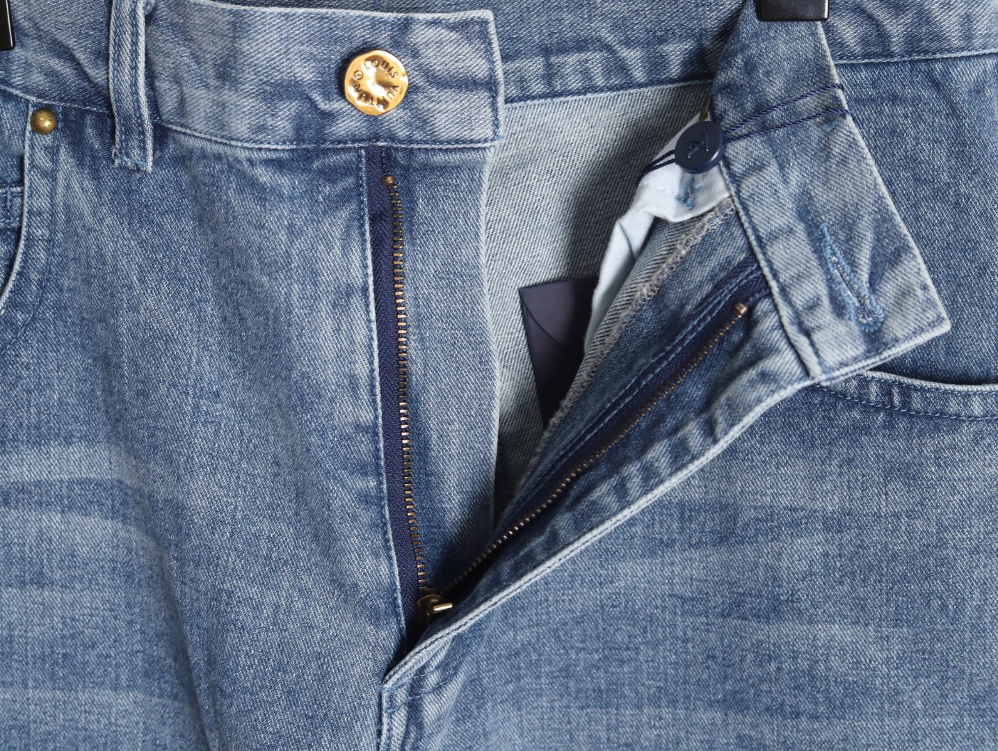 L0*is V*t0n LV shorts