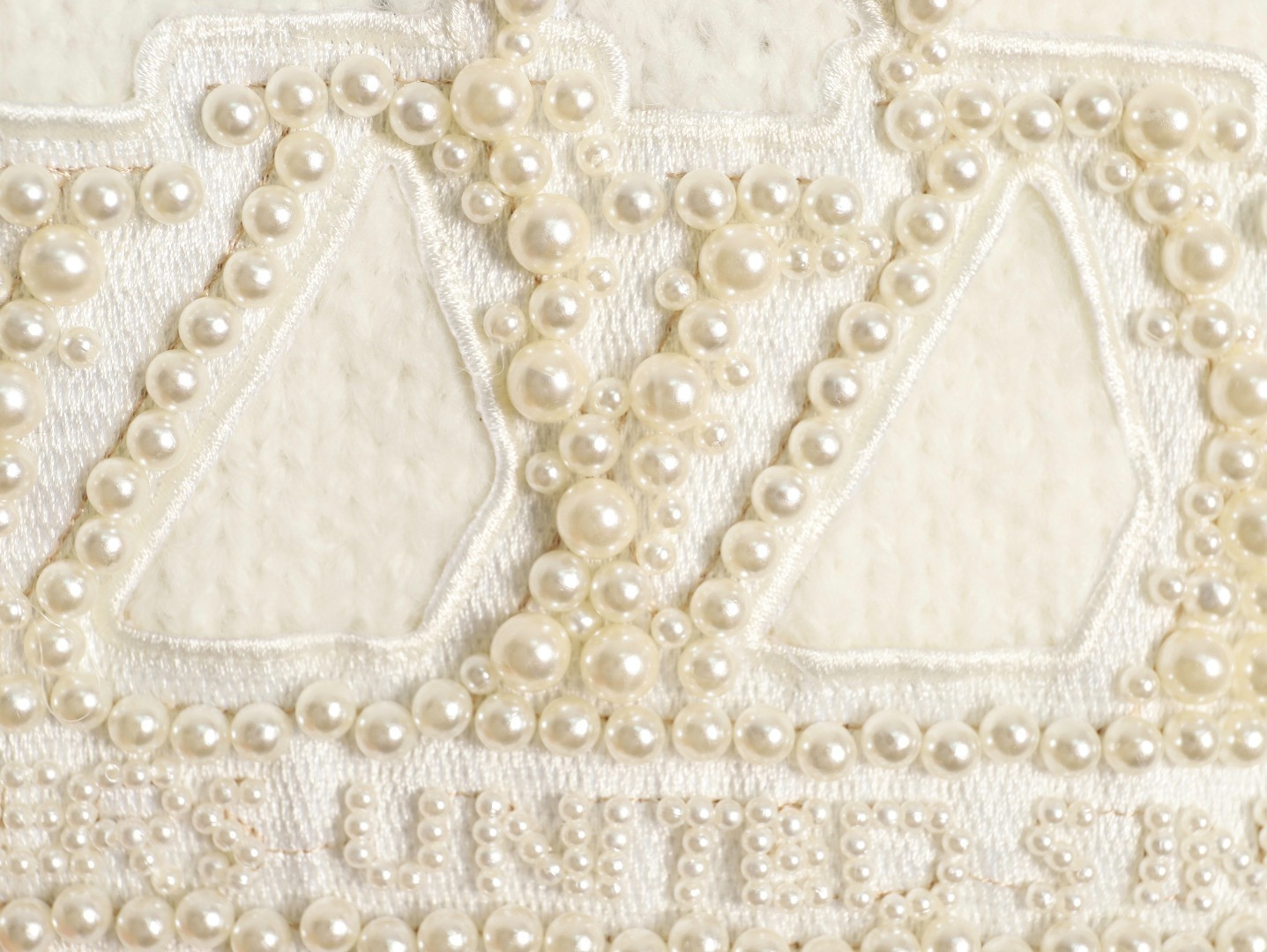 L0*is V*t0n LV Knitting Sweaters