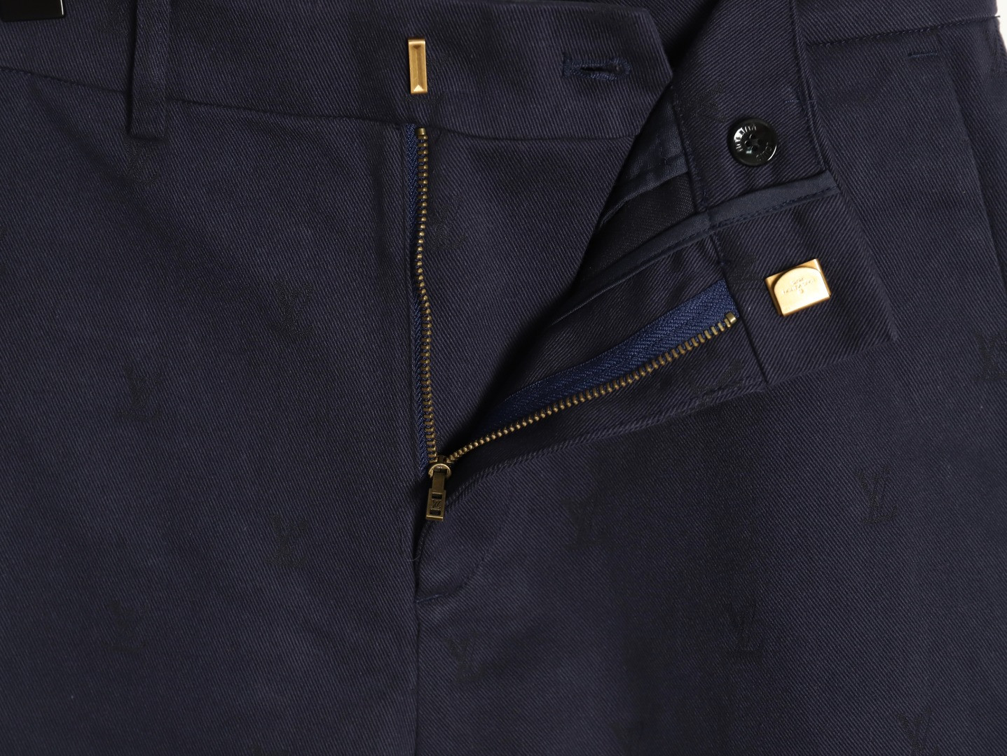 L0*is V*t0n LV 24ss shorts