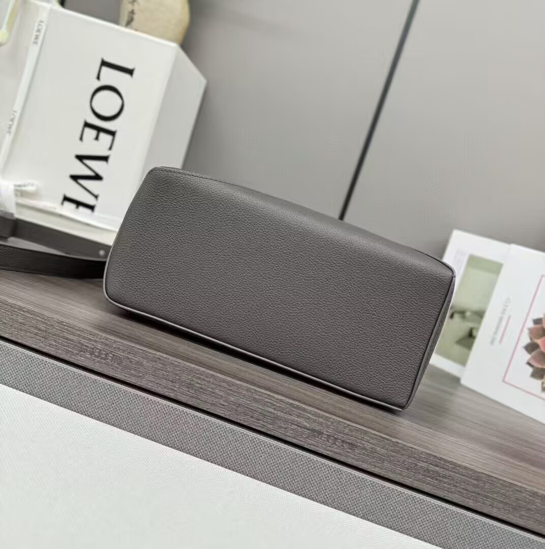 L0ew* Small Puzzle bag in classic calfskin 24x10.5x16.5cm