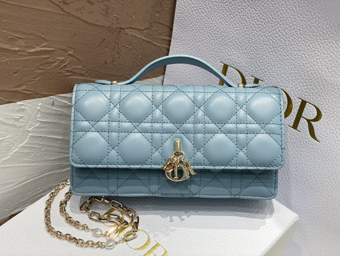 MISS D*0r MINI BAG Cloud Blue Cannage Lambskin S0980ONMJ_M81B 21 x 11.5 x 4.5 cm
