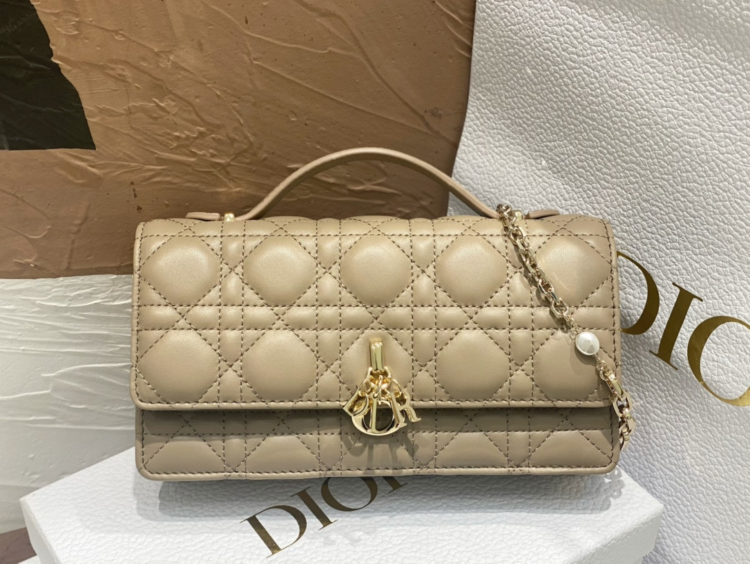 MISS D*0r Mini Handbag Beige Cannage Woven Pattern Lambskin S0980ONMJ_M52U 21 x 11.5 x 4.5 cm
