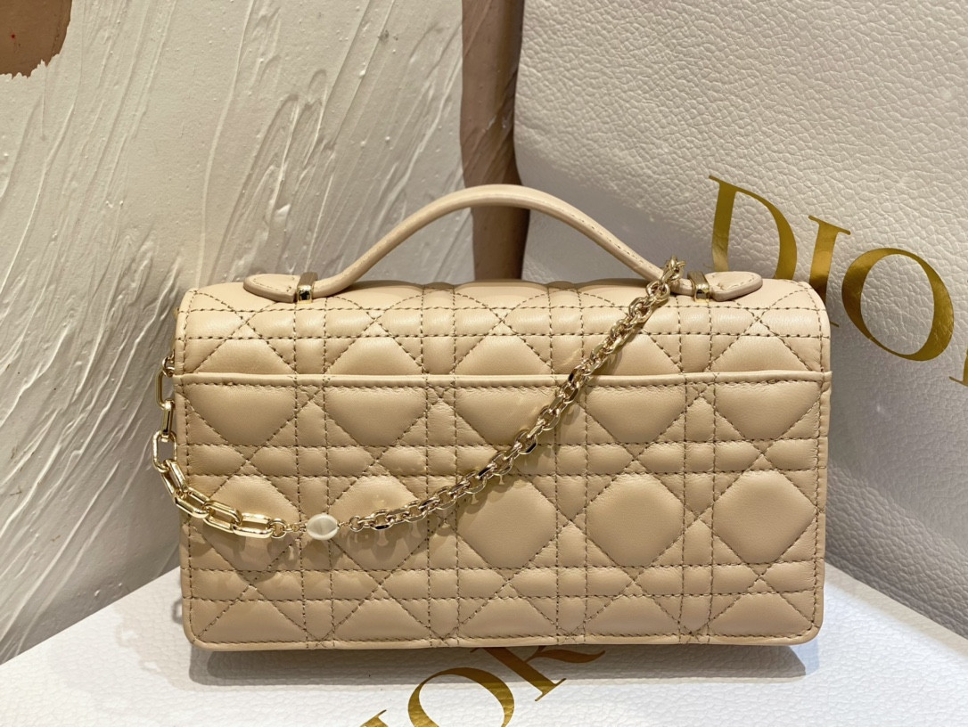 MISS D*0r Mini Handbag Beige Cannage Woven Pattern Lambskin S0980ONMJ-M116 21 x 11.5 x 4.5 cm