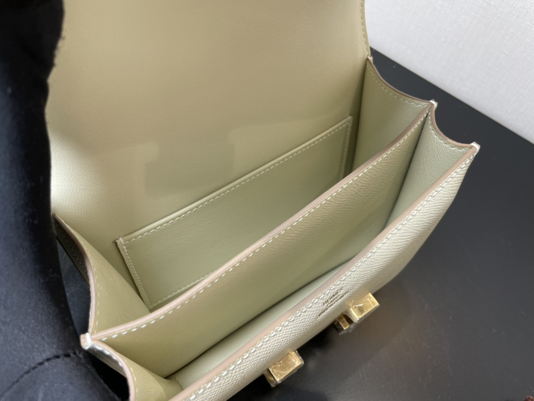Hermès Constance 19 Epsom Gold Hardware 7.25" x 6.25" x 2.25"