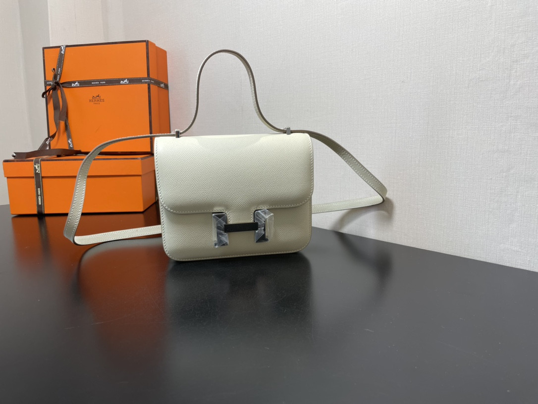 Hermès Constance 19 Epsom Silver Hardware 7.25" x 6.25" x 2.25"