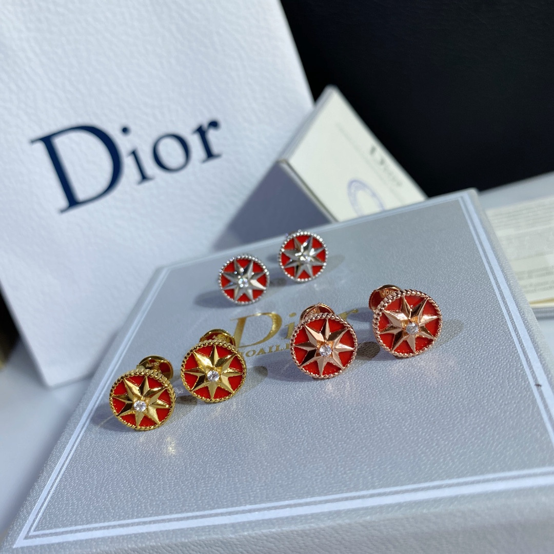 D*0r compass Stud Earrings