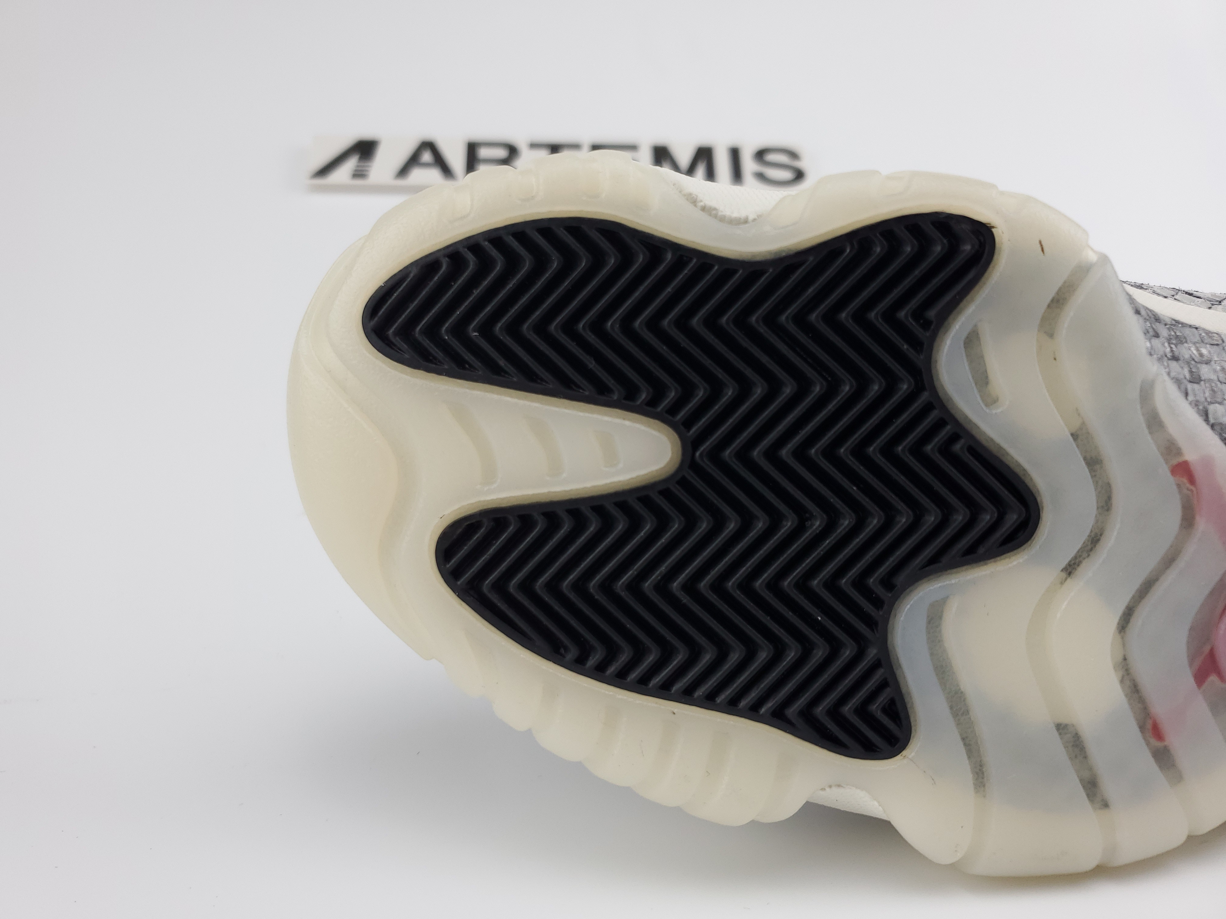 Air Jordan 11 Retro Low Snake Light Bone