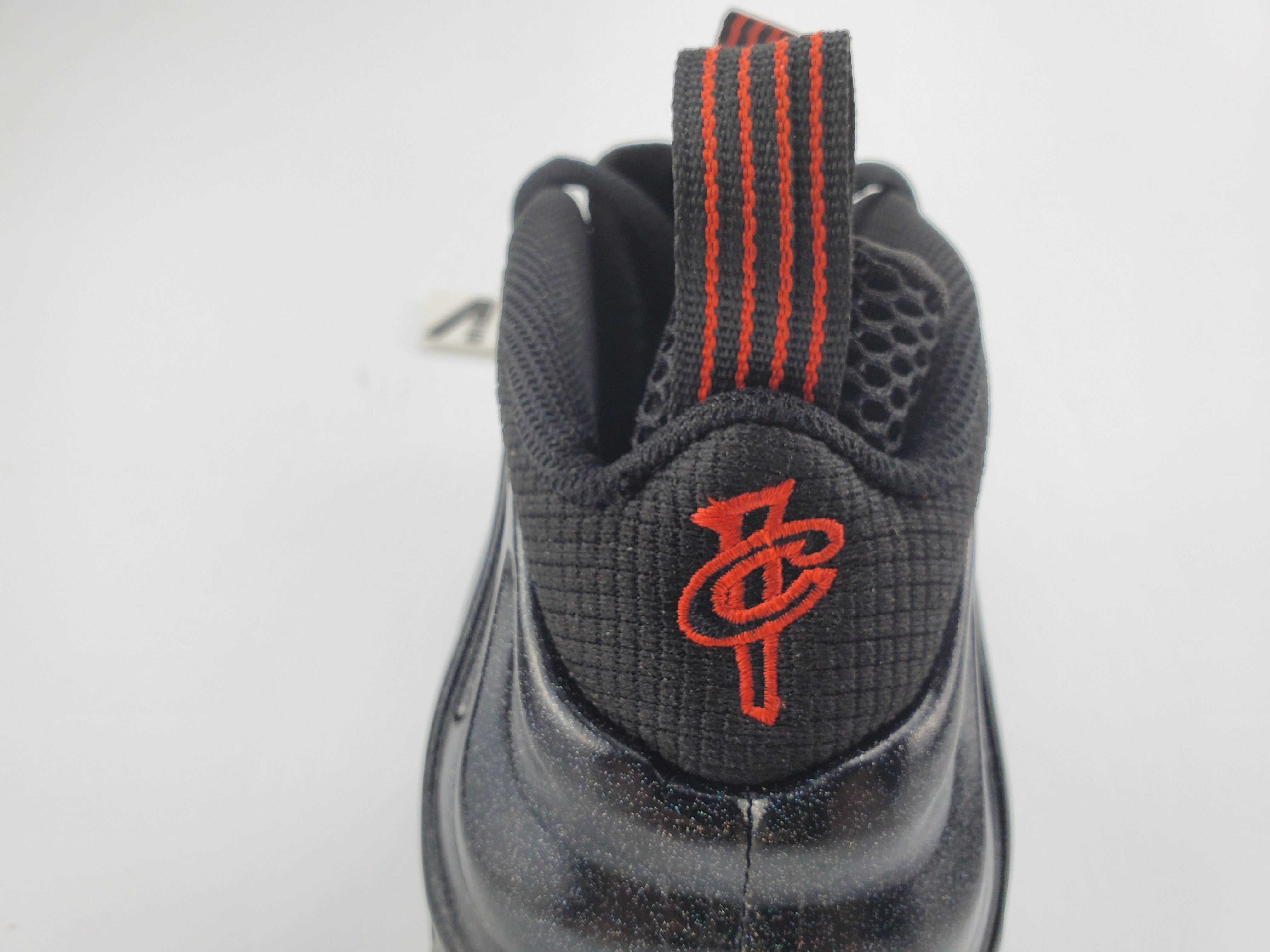 Nike Air Foamposite One “Black/Gold-Red”