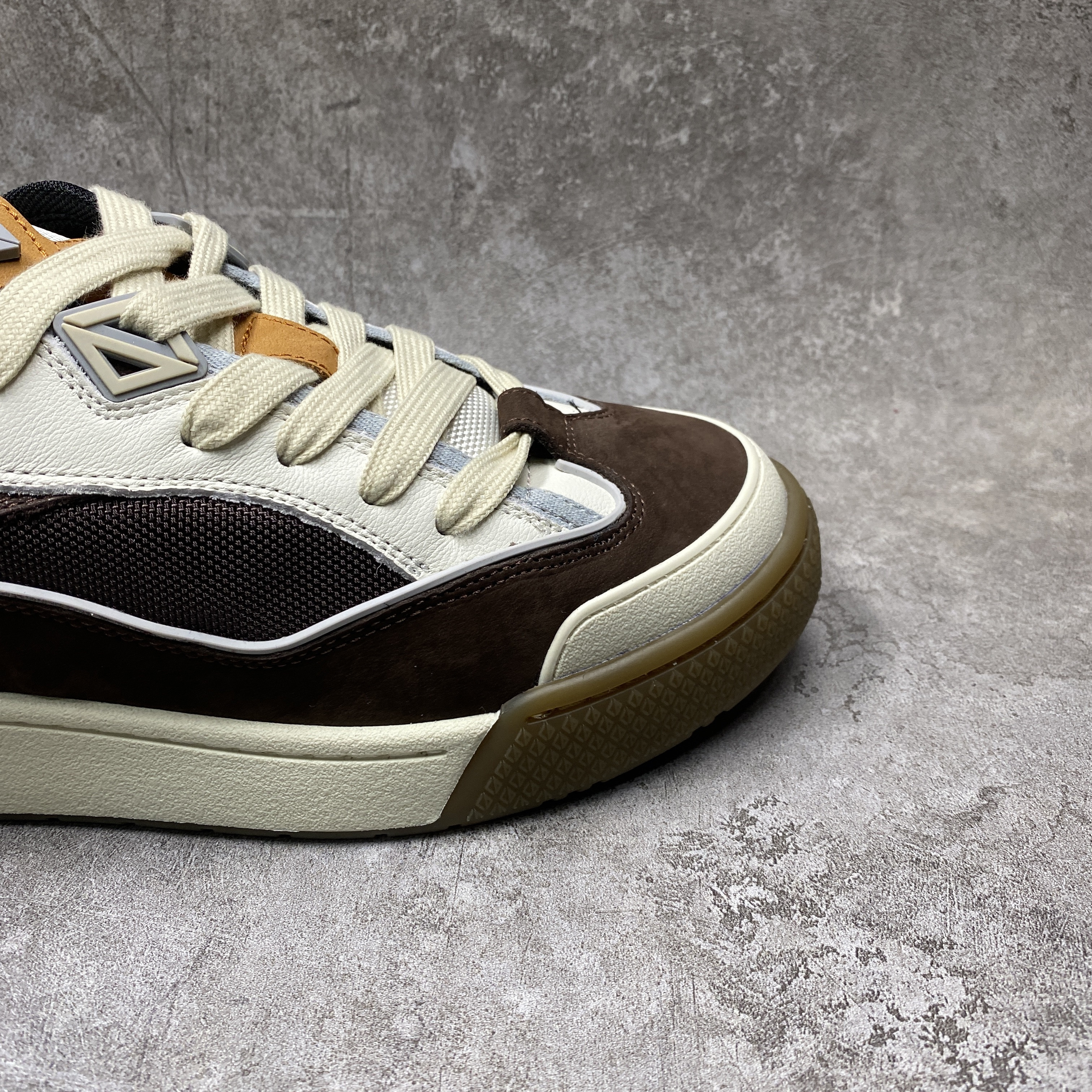 D*0r B713 CACTUS JACK Mocha White