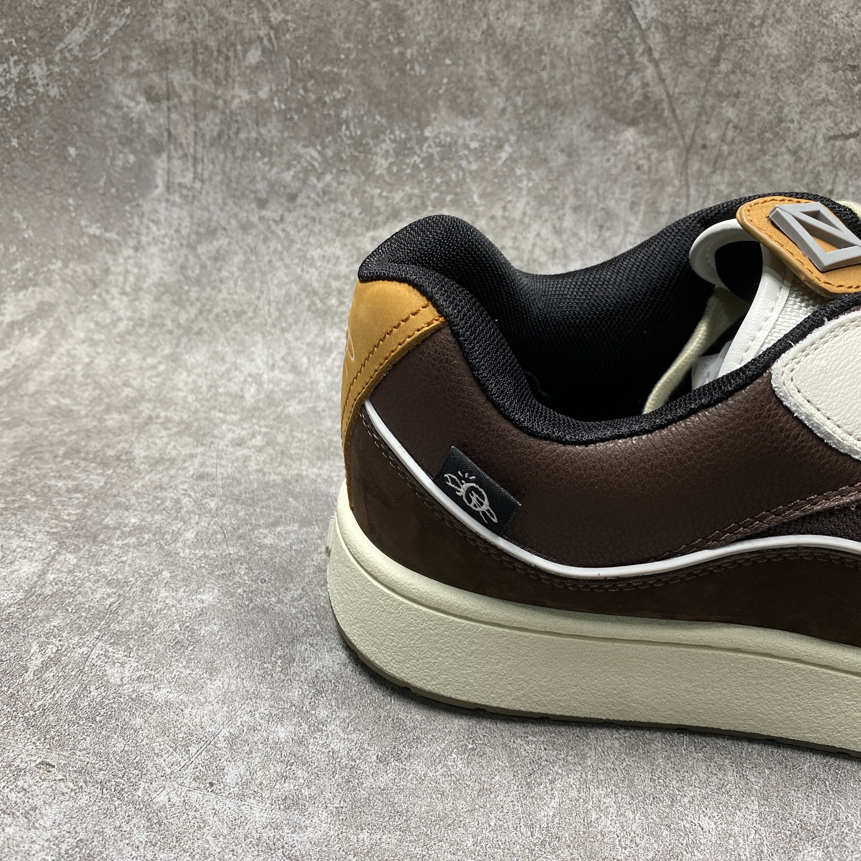 D*0r B713 CACTUS JACK Mocha White