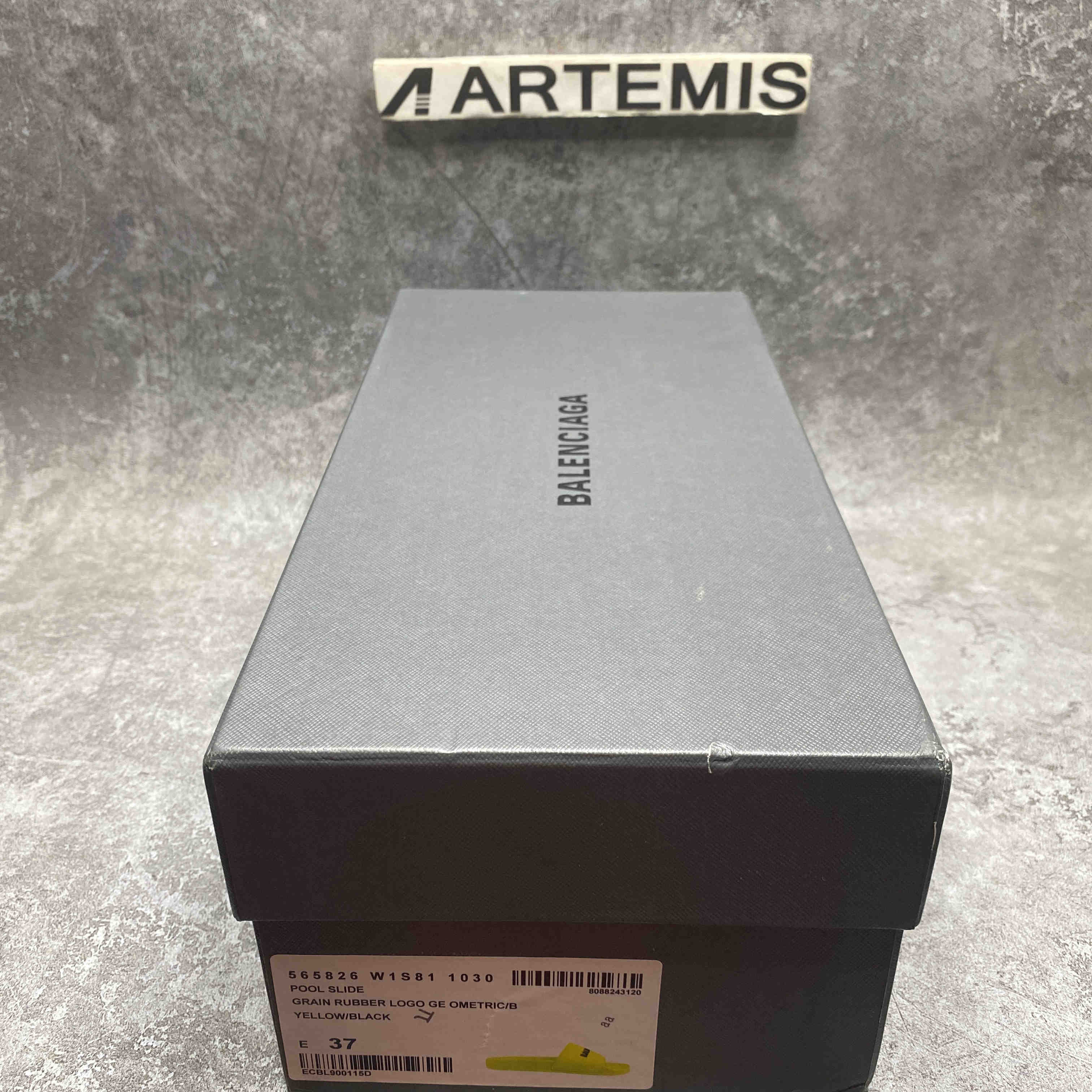 Ba*len*cia*ga Pool Slide Lime