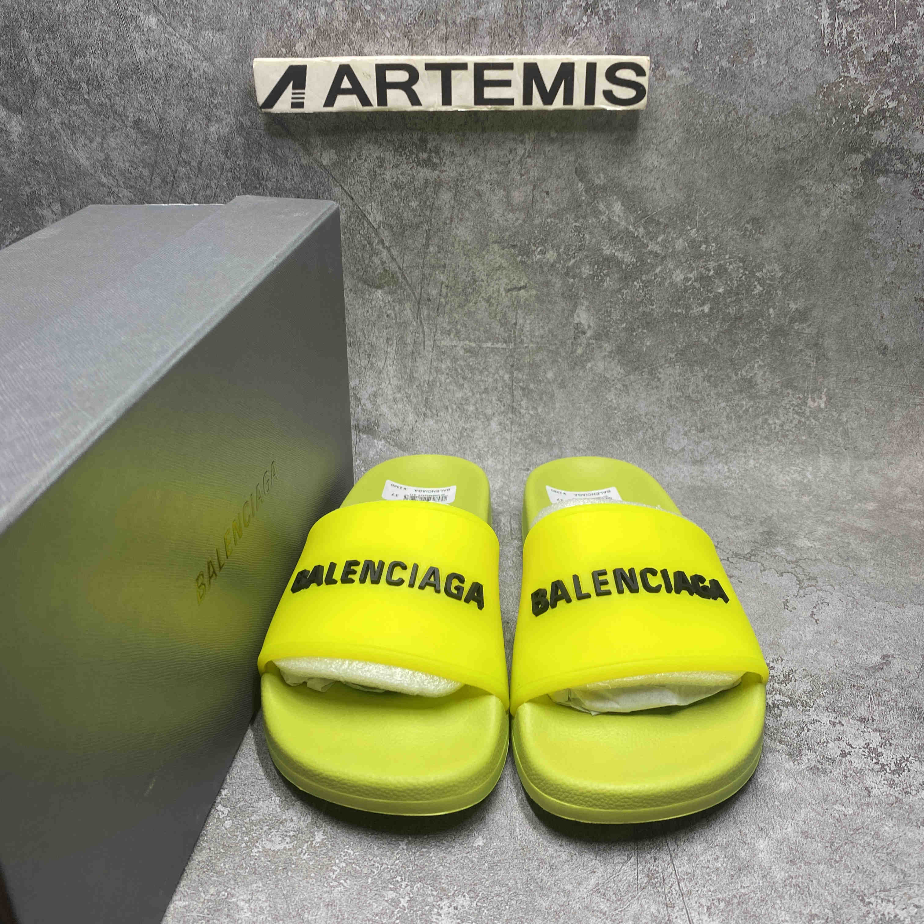 Ba*len*cia*ga Pool Slide Lime