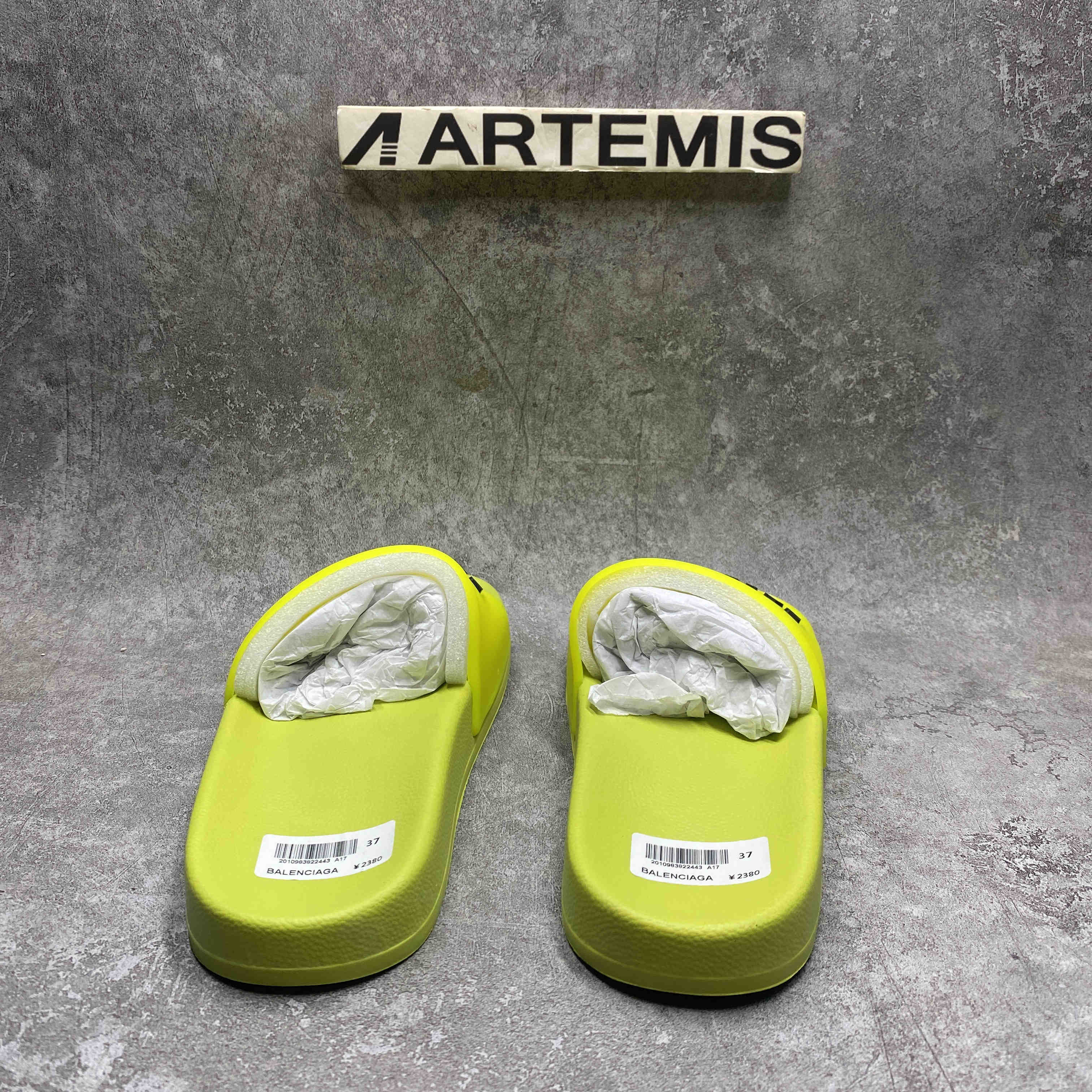 Ba*len*cia*ga Pool Slide Lime