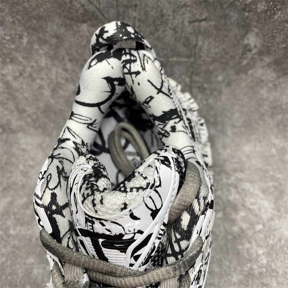 UA Ba*len*cia*ga Defender Graffiti