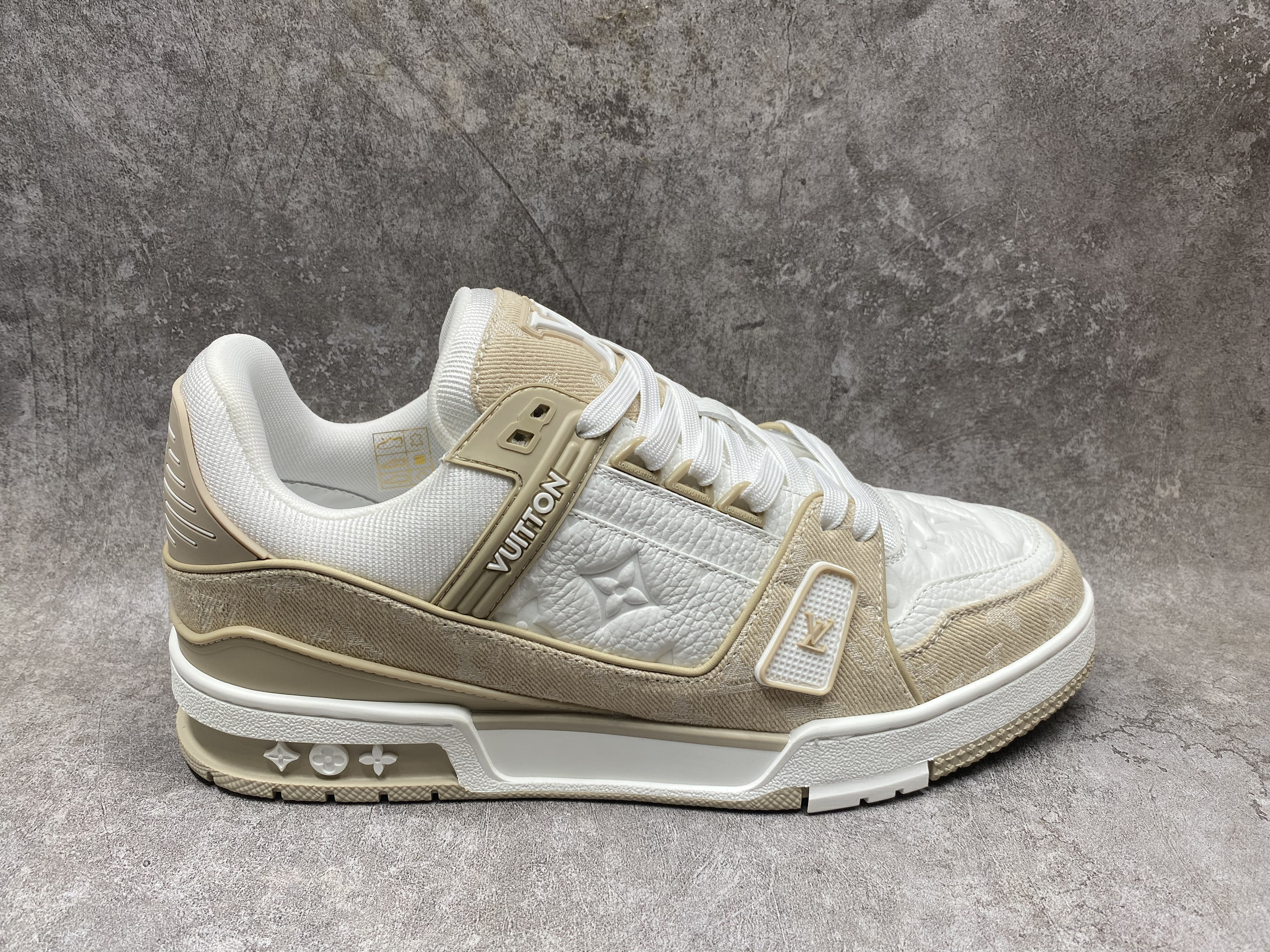 UA LV trainer Sneakers