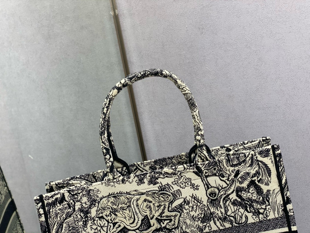 LARGE D*0r BOOK TOTE Ecru and Blue Toile de Jouy Embroidery 16.5 x 14 x 7.5 inches