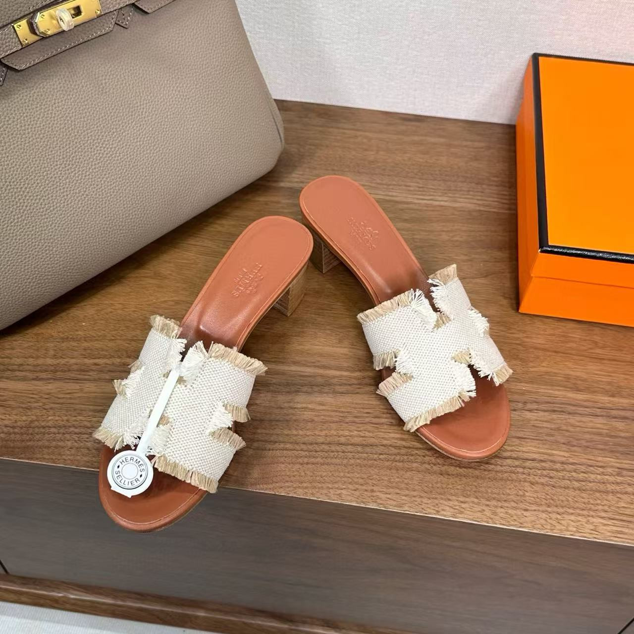 UA Hermès Oasis Sandal