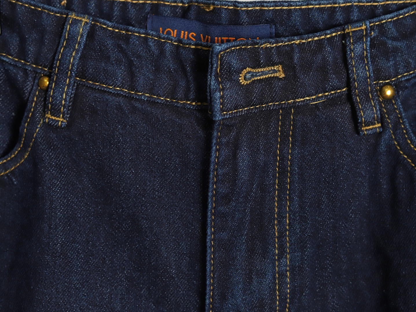 L0*is V*t0n LV 25ss shorts