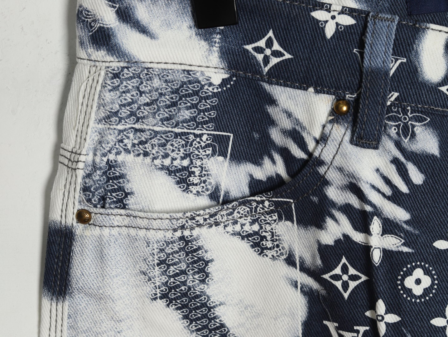 L0*is V*t0n LV 25ss shorts