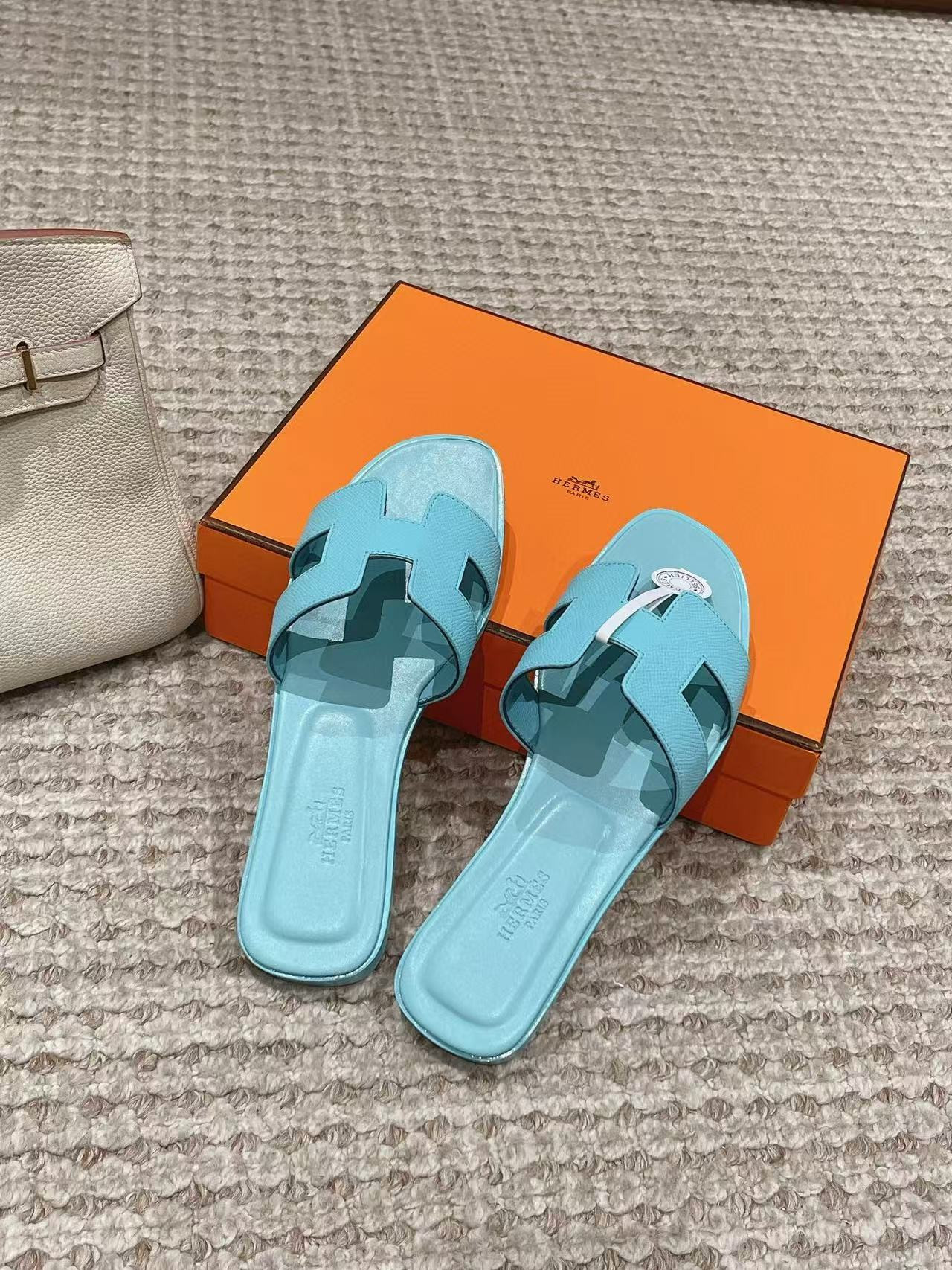 UA Hermès Oran sandal