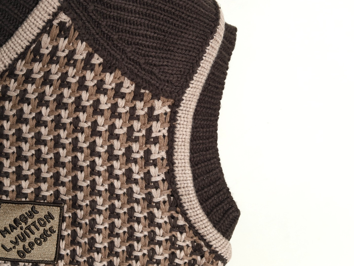 L0*is V*t0n LV knitting Vest