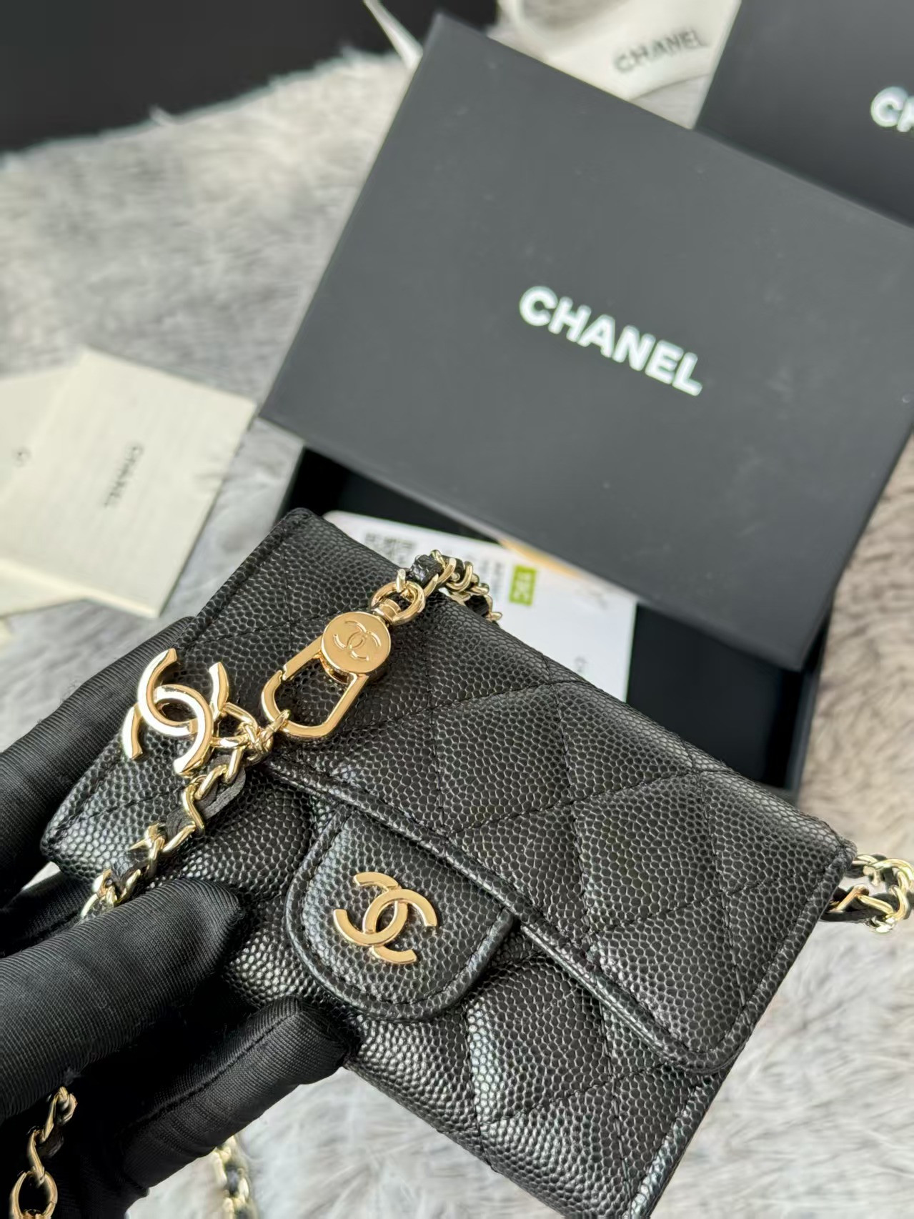 Ch*el Wallet on Chain 11x7.5x2cm