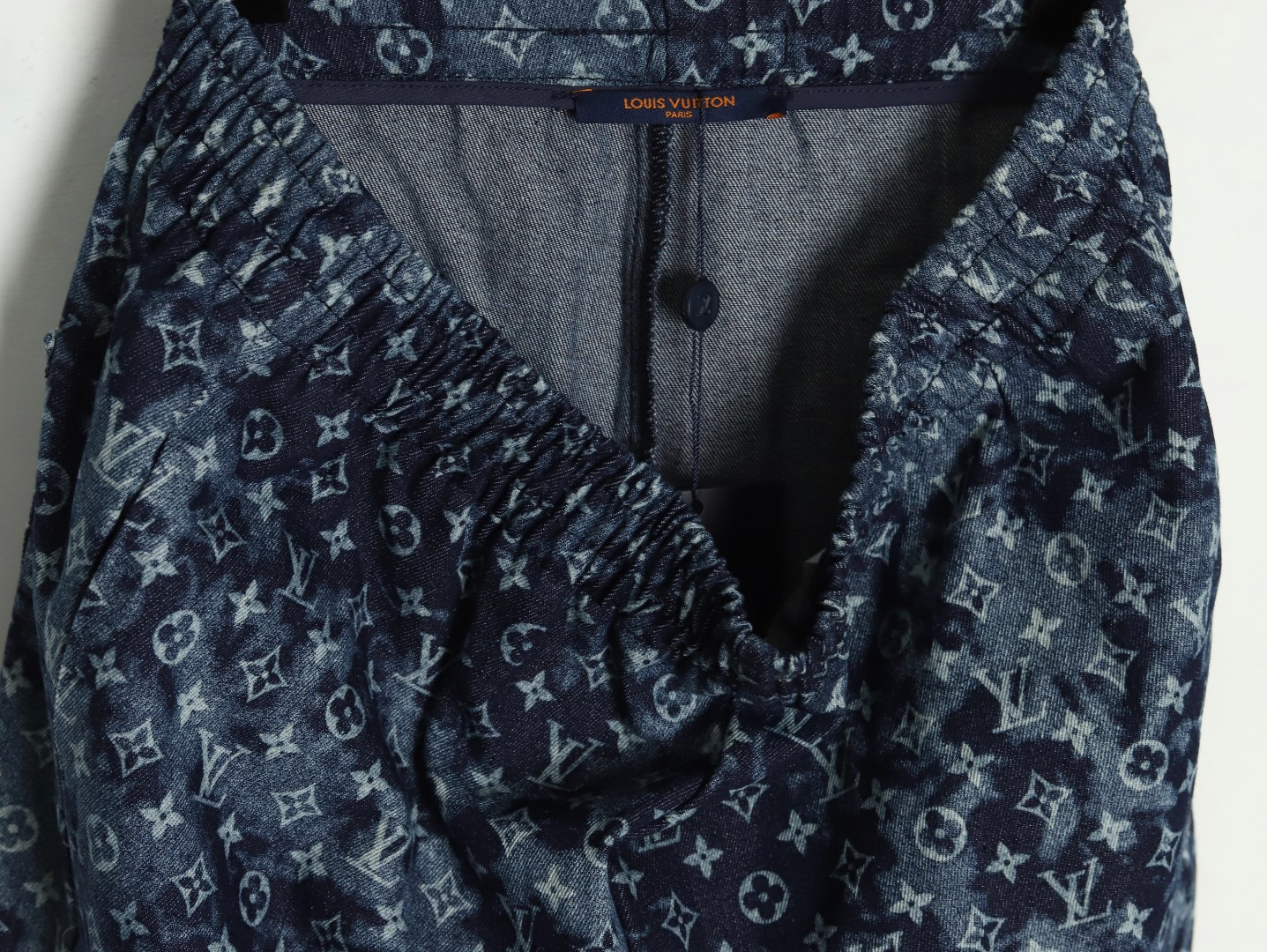 L0*is V*t0n LV 25ss shorts