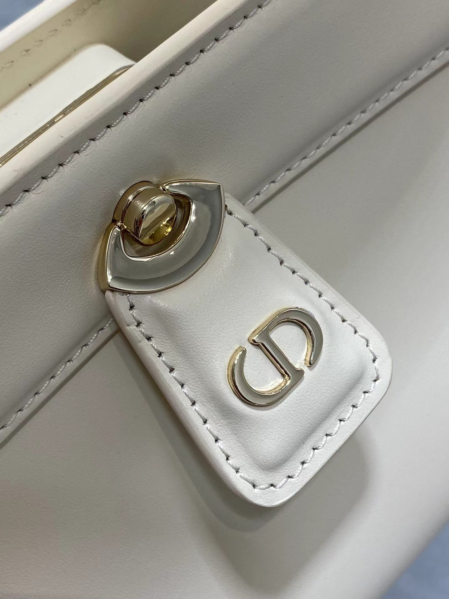 D*0r Medium key bag 27 x 16.5 x 13.5cm