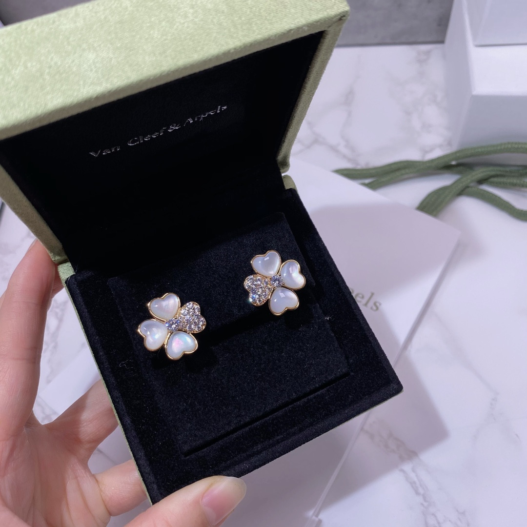 V*N CL*F & Arpels four-leaf clover earrings