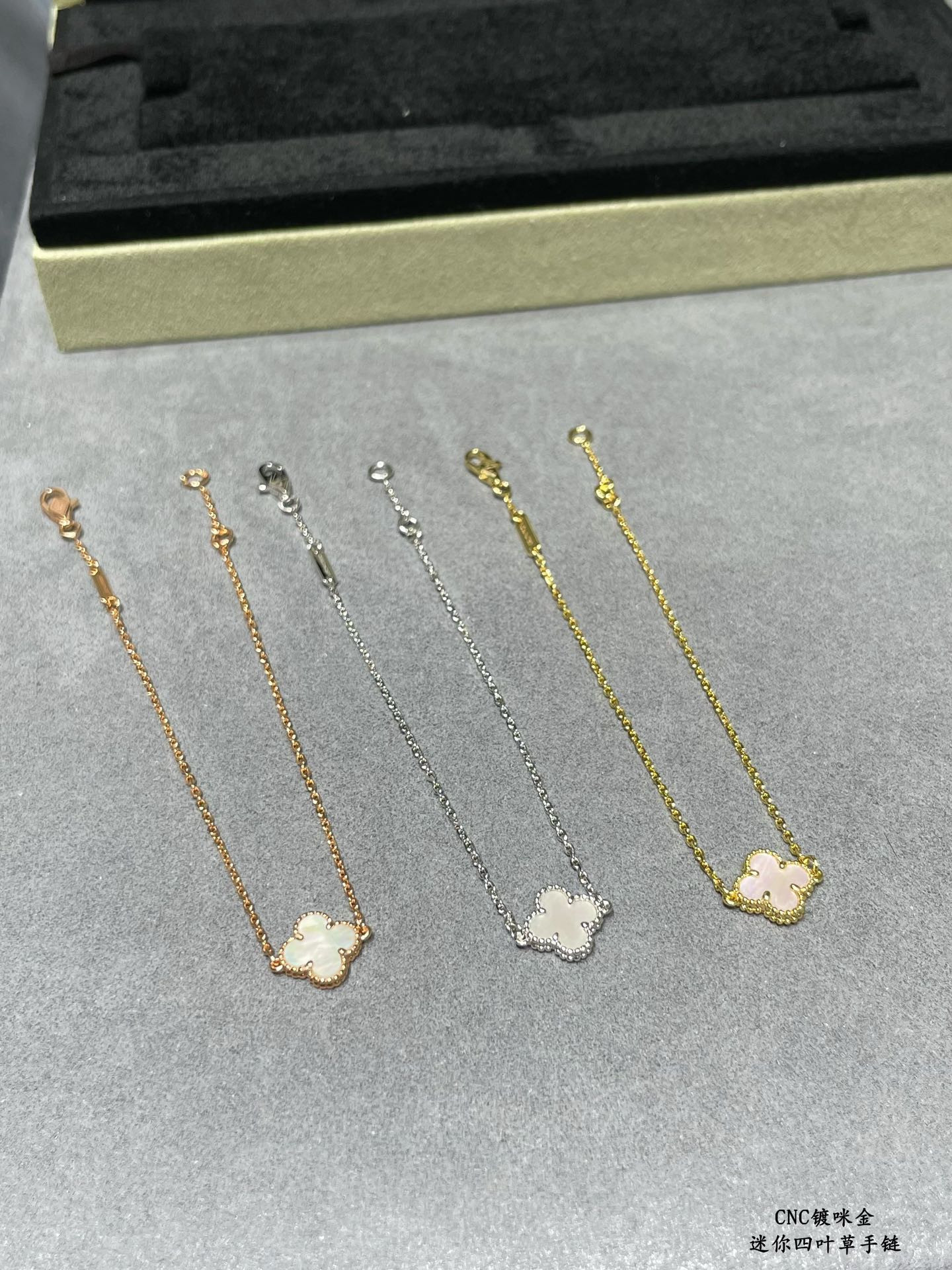 V*N CL*F & Arpels Mini Premium White Fritillary Four-Leaf Clover Bracelet