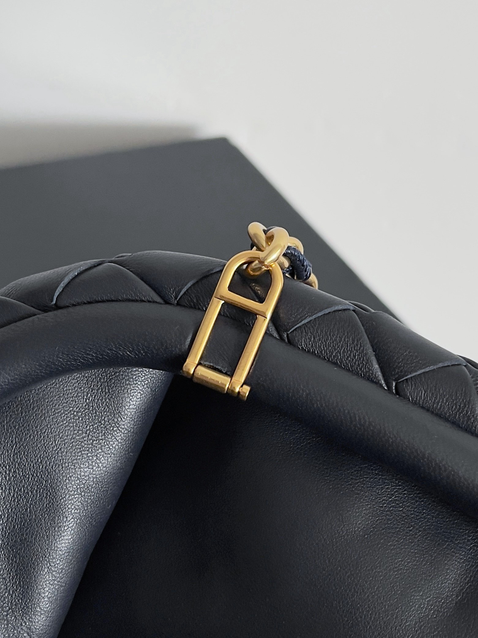 Bo*te*ga Ve*ne*ta LAUREN CLUTCH Andiamo Parachute 31x16.5x11cm