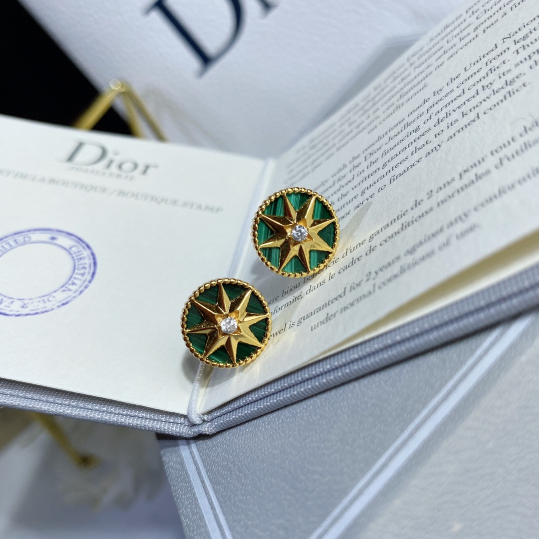 D*0r compass Stud Earrings
