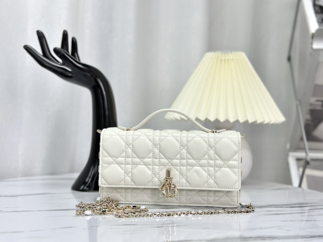 MISS D*0r MINI BAG Latte Cannage Lambskin S0980ONMJ_M030 21 x 11.5 x 4.5 cm