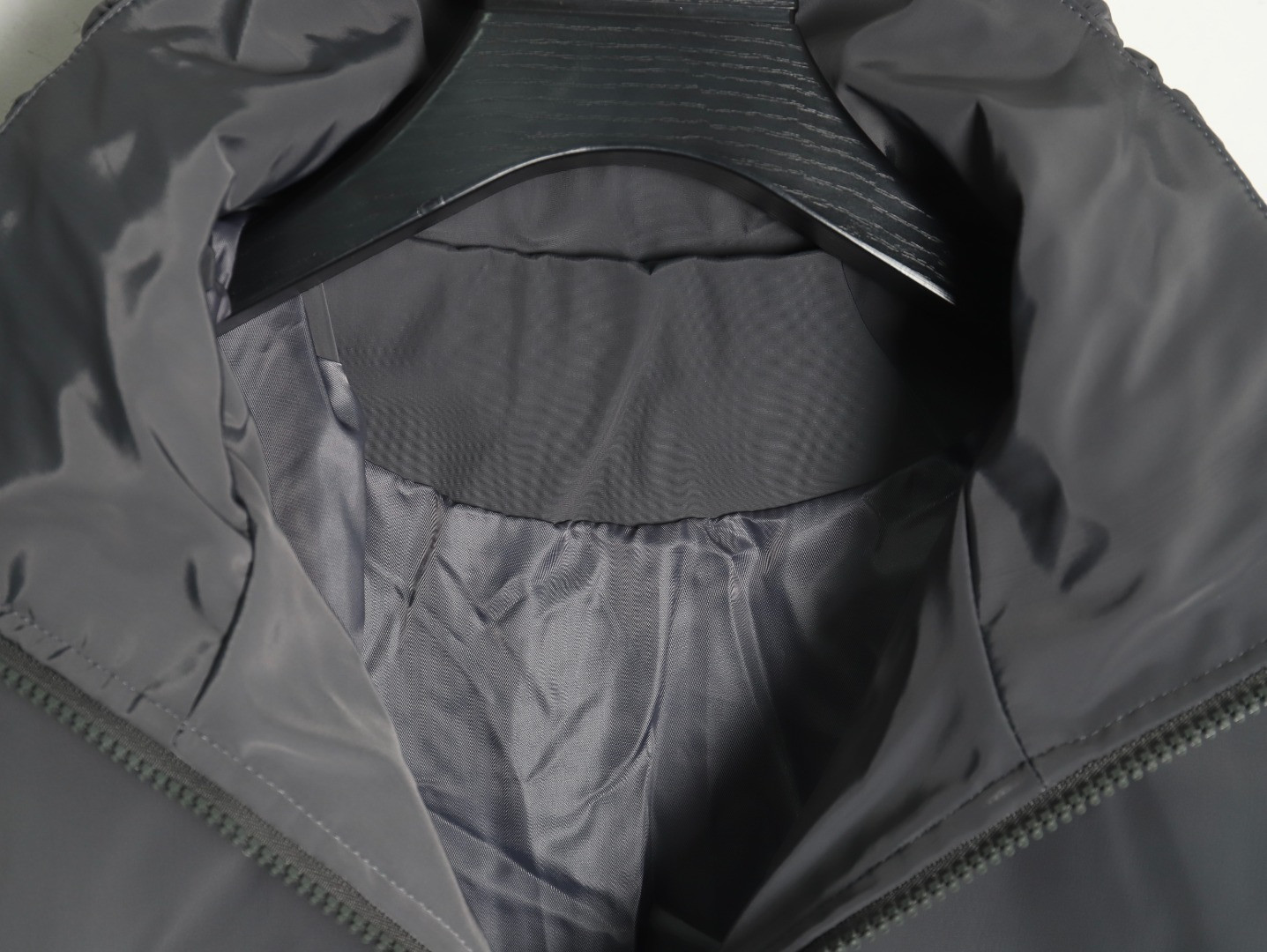 L0*is V*t0n LV Coats