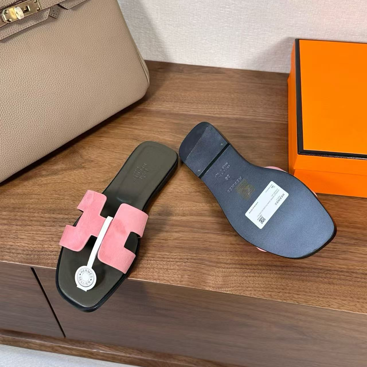 UA Hermès Oran sandal