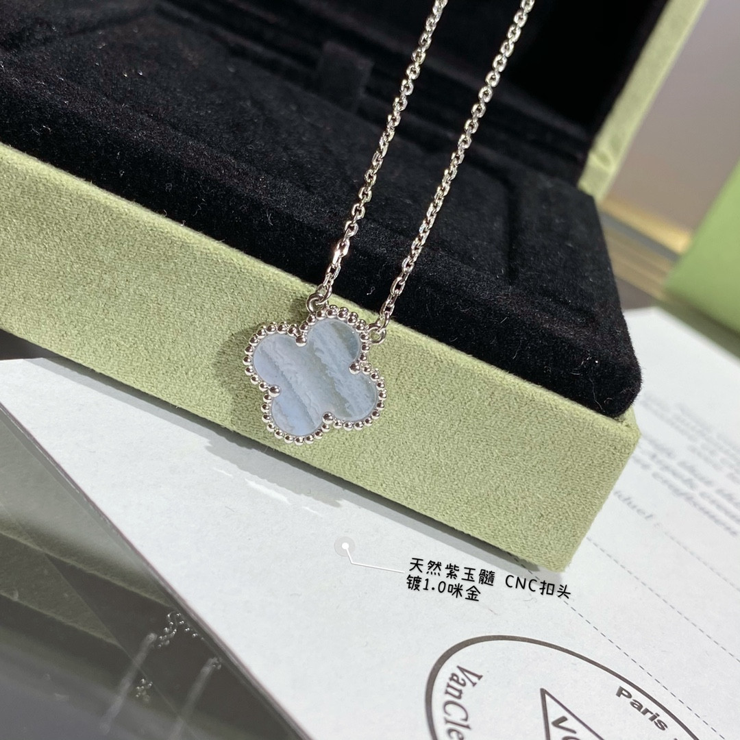 V*N CL*F & Arpels Medium Classic Natural purple chalcedony four-leaf clover Necklace Diameter approx 1.5cm,Chain length approx 40+5cm