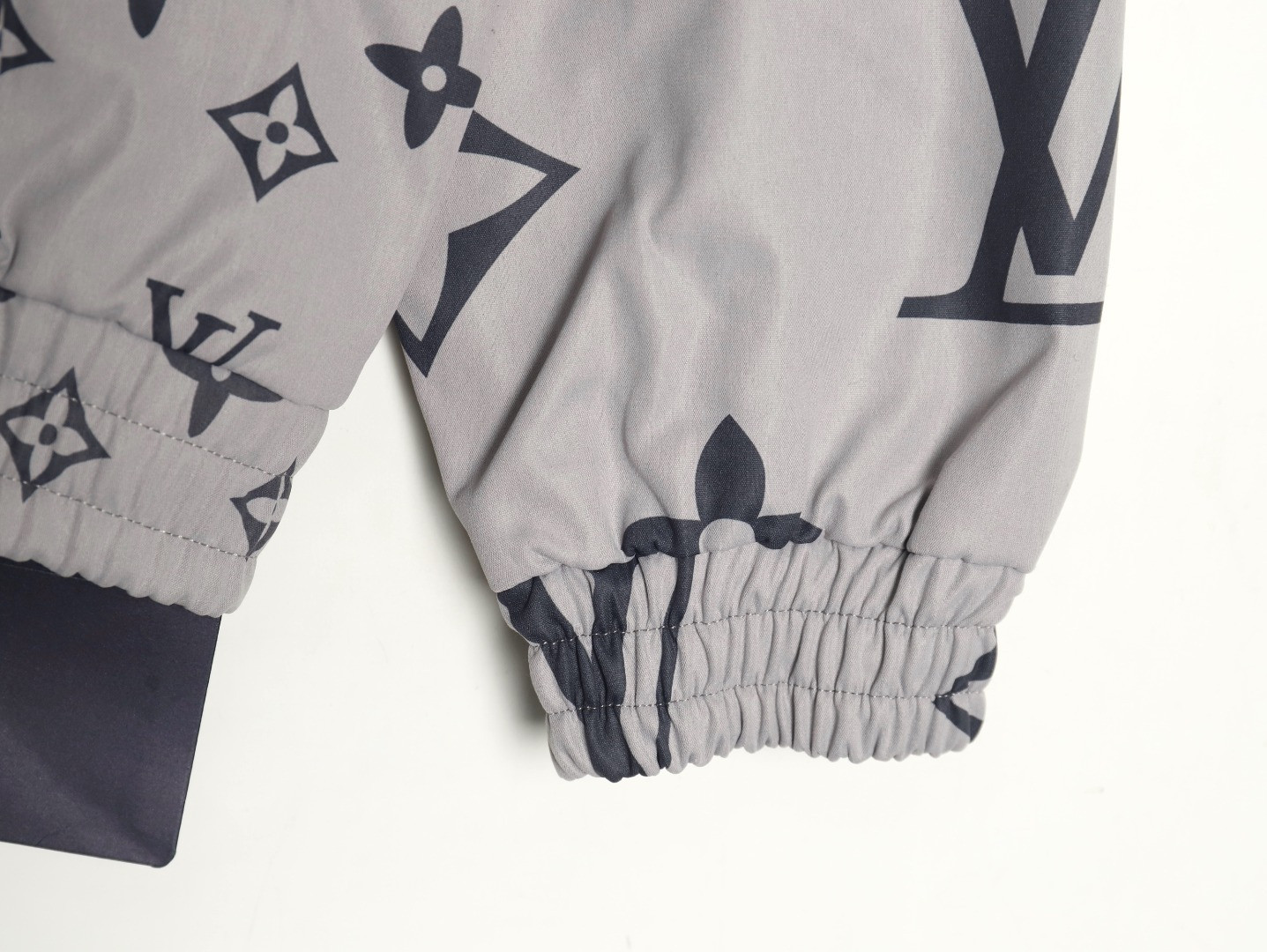 L0*is V*t0n LV Coats