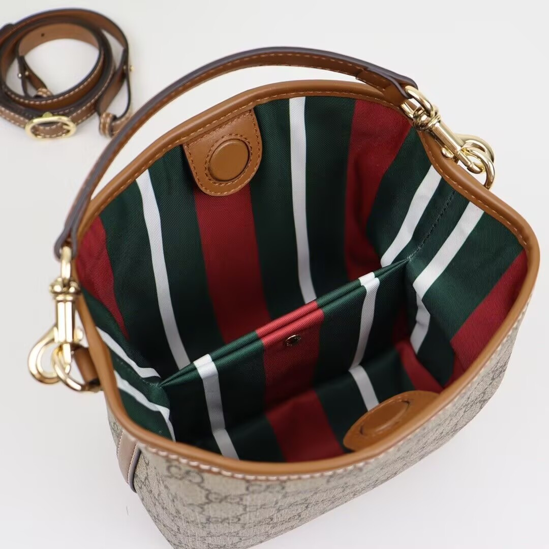 G*u*i GG Emblem Small Bucket Bag 19x18x11cm