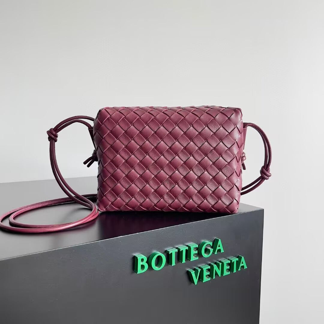 Bo*te*ga Ve*ne*ta Medium Loop Cross-Body Bag 22x15x8cm