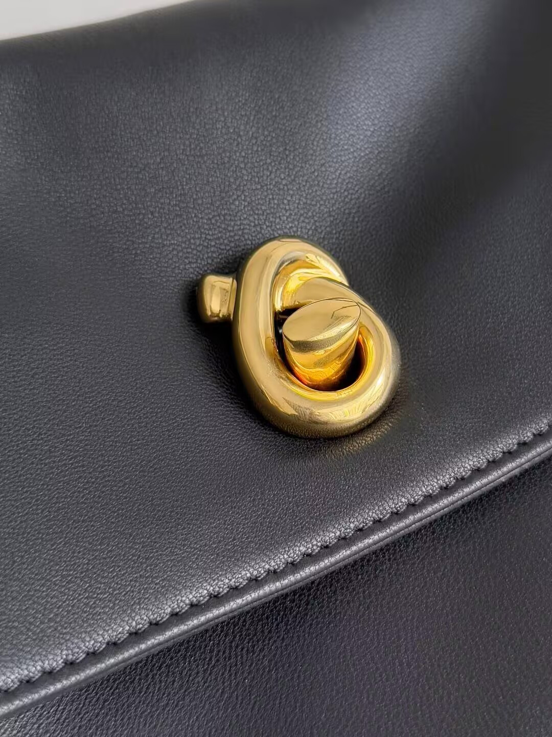 Bo*te*ga Ve*ne*ta Madison 16x27x6cm