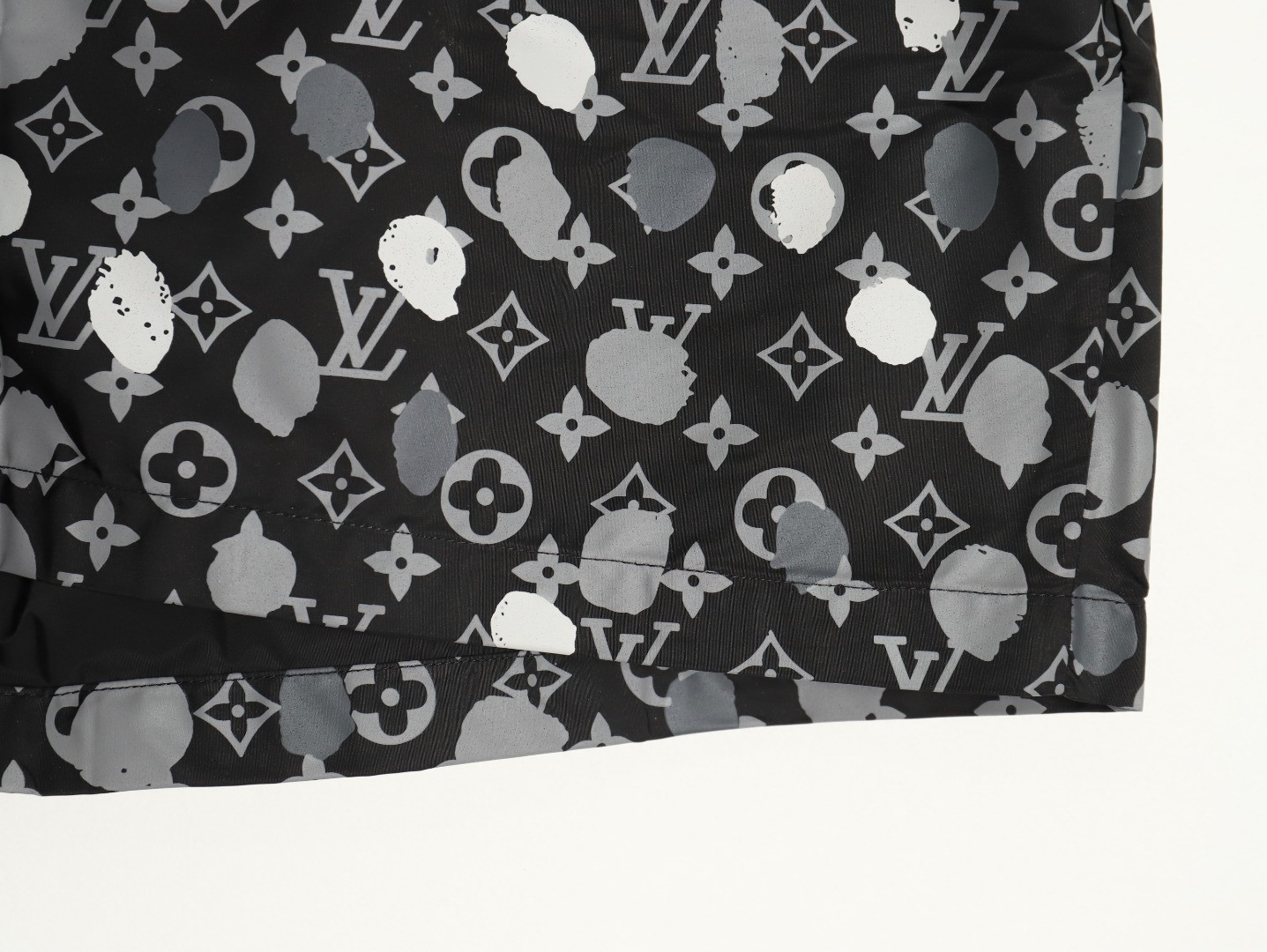 L0*is V*t0n LV 25SS shorts