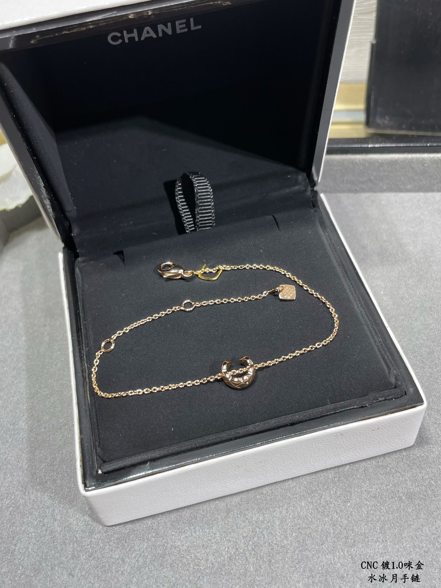 ch*el carved Di*m*nd pattern sailor moon bracelet